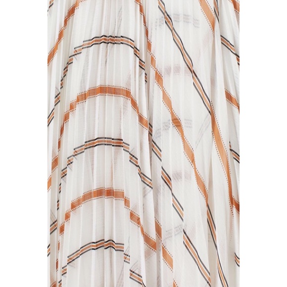 H&M Pleated Wrap Dress - Picture 5 of 5